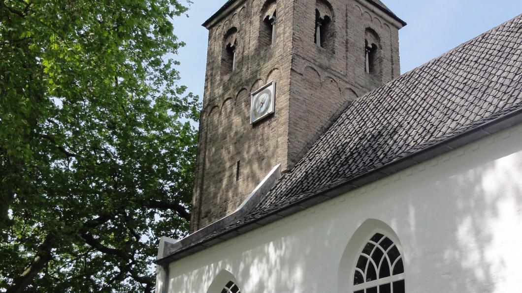 Bemmel_Rijksmonument_8937_NH_kerk_zijkant_met_toren.JPG