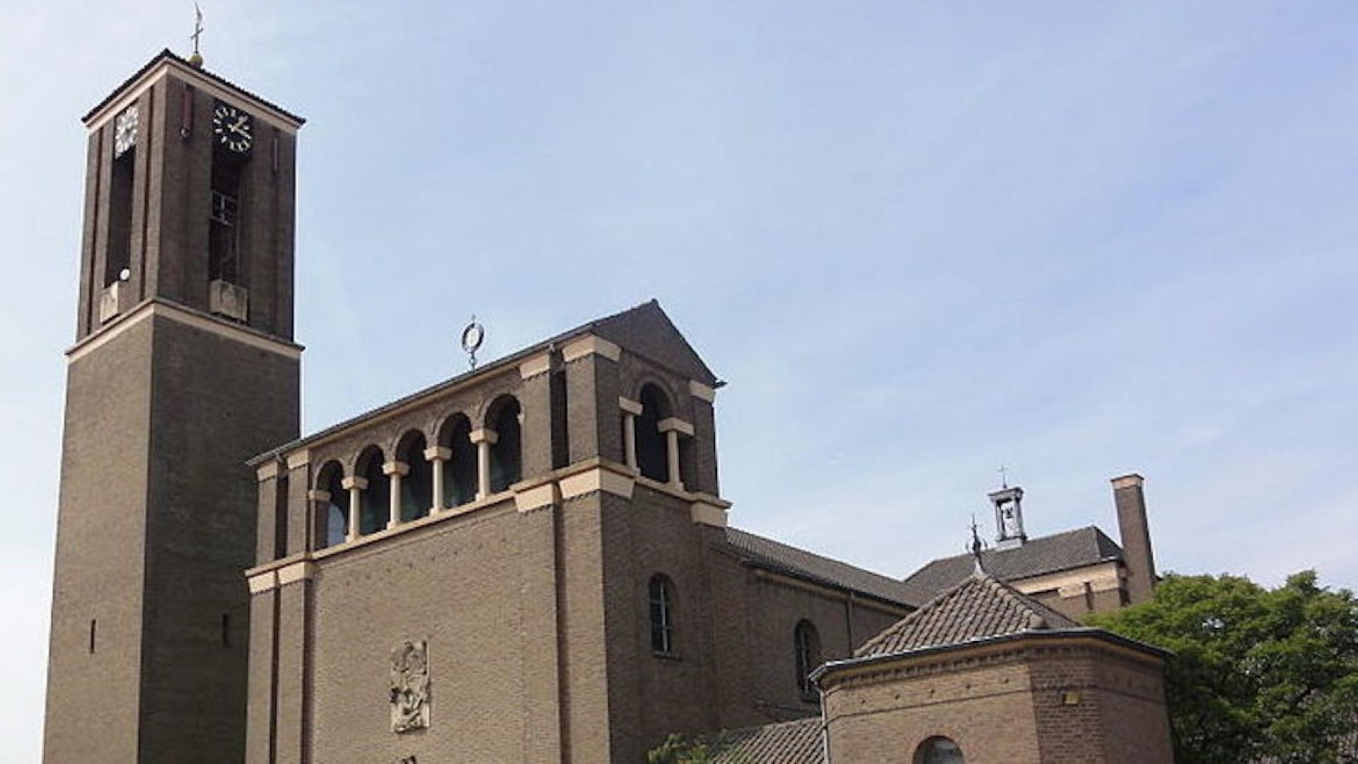800px-Gendt_(Lingewaard)_RK_kerk_St._Martinus_schuin_voor.JPG