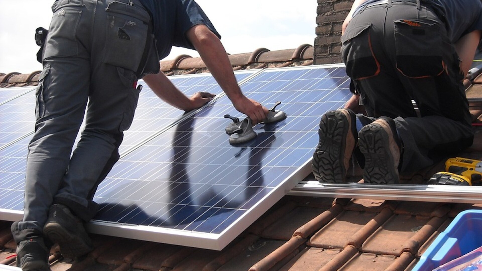 Green-Energy-Placement-Solar-Panels-Green-Power-944000.jpg