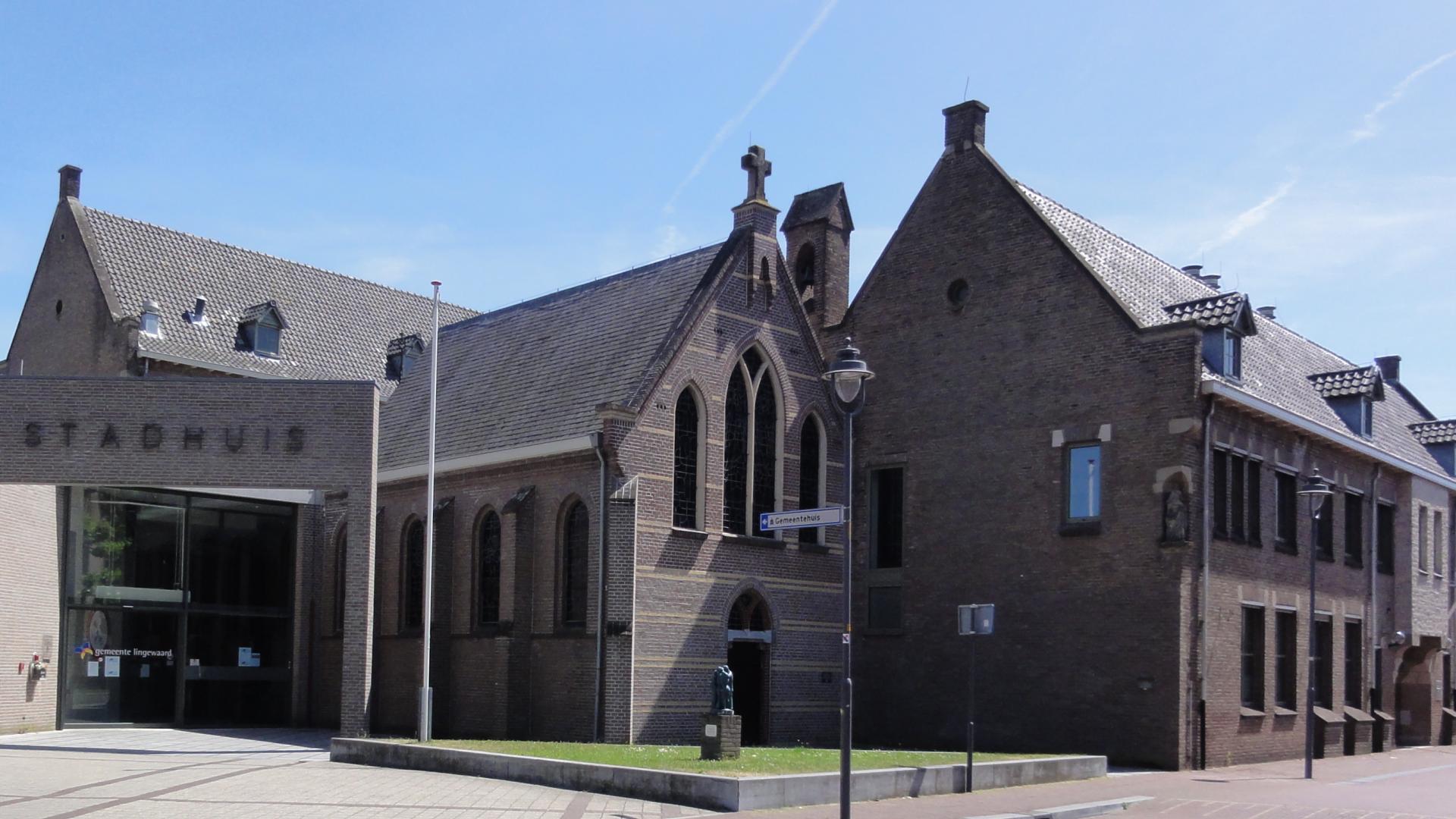 Huissen_(Lingewaard)_gemeentehuis,_voormalig_kloostercomplex.JPG