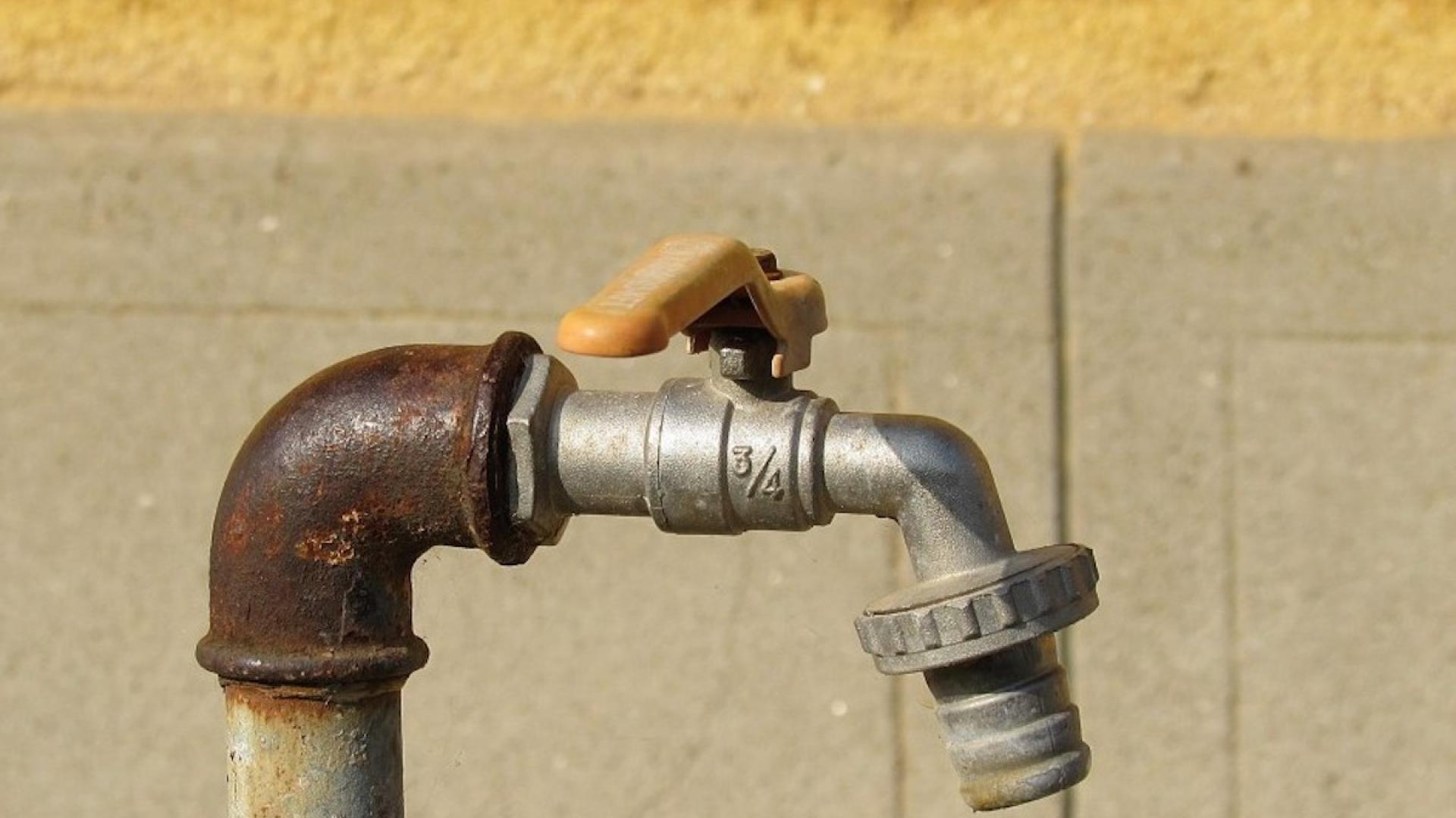 water faucet_line_water_pipe_oxidized_gland_pipes_irrigation_water_connection-776397.jpg!d.jpeg